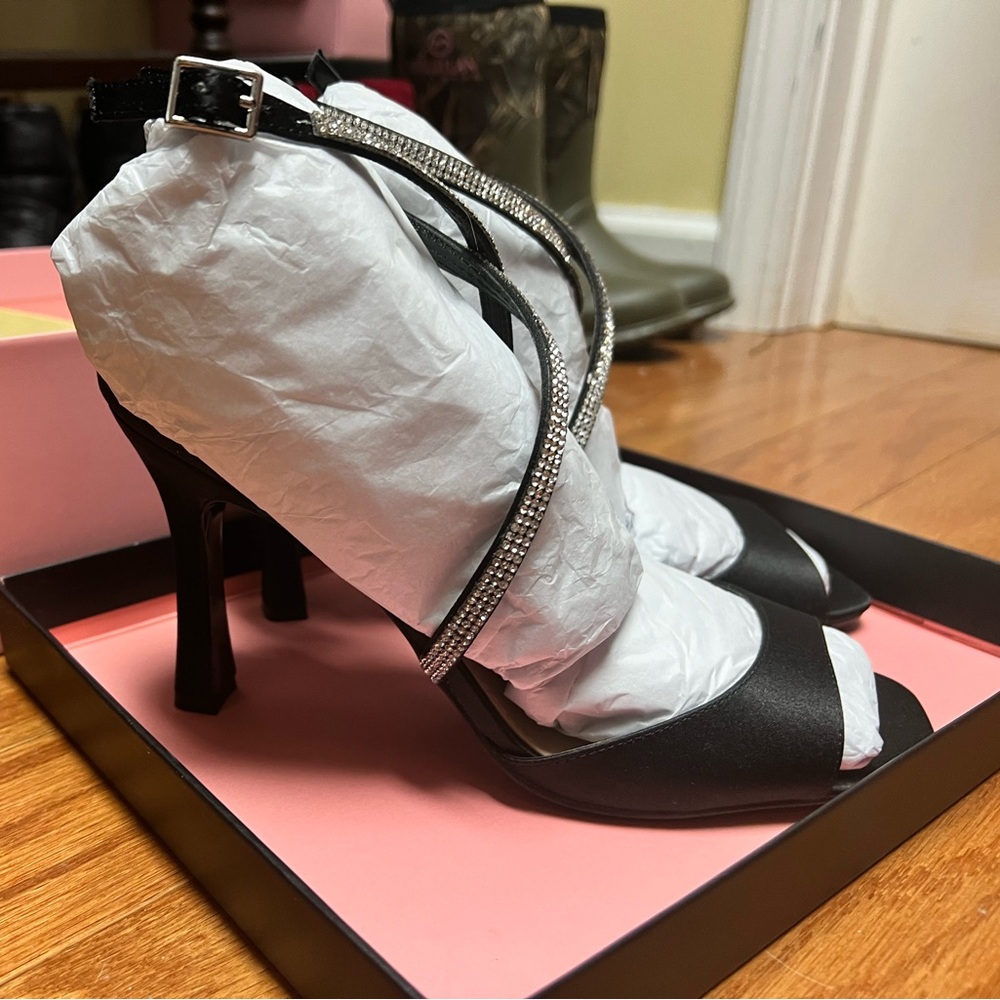 Brand New NINA Dorean Black Rhinestone Heels size 7.5